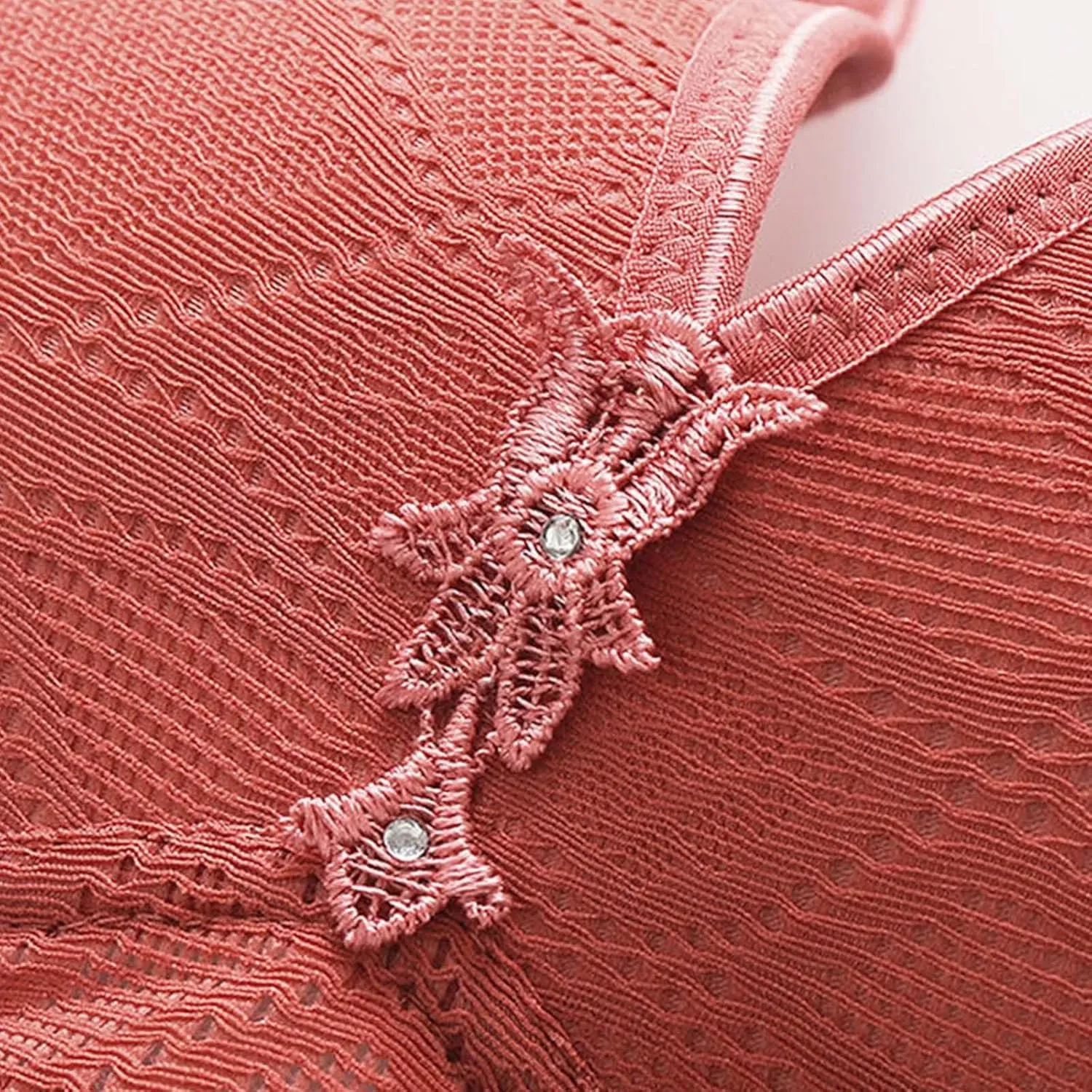 Women's No Underwire Wide Strap Tank Top Bra Full Coverage Stretch Breathable Bralettes Comfort Push Up Everyday Bra